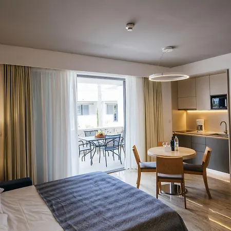 리조트 자톤 홀리데이 4*