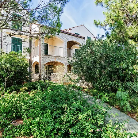 자톤 홀리데이 리조트 닌